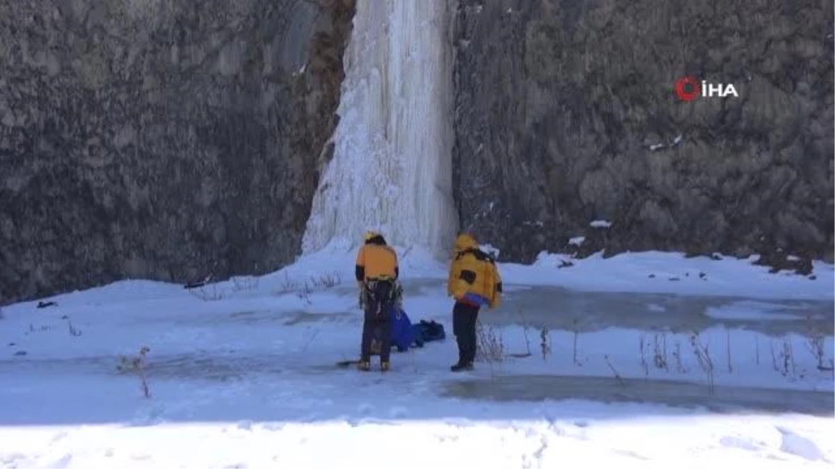 Milli Dağcı Tunç Fındık, Diyadin Murat Kanyonu\'nda buz sarkıtlarına tırmandı