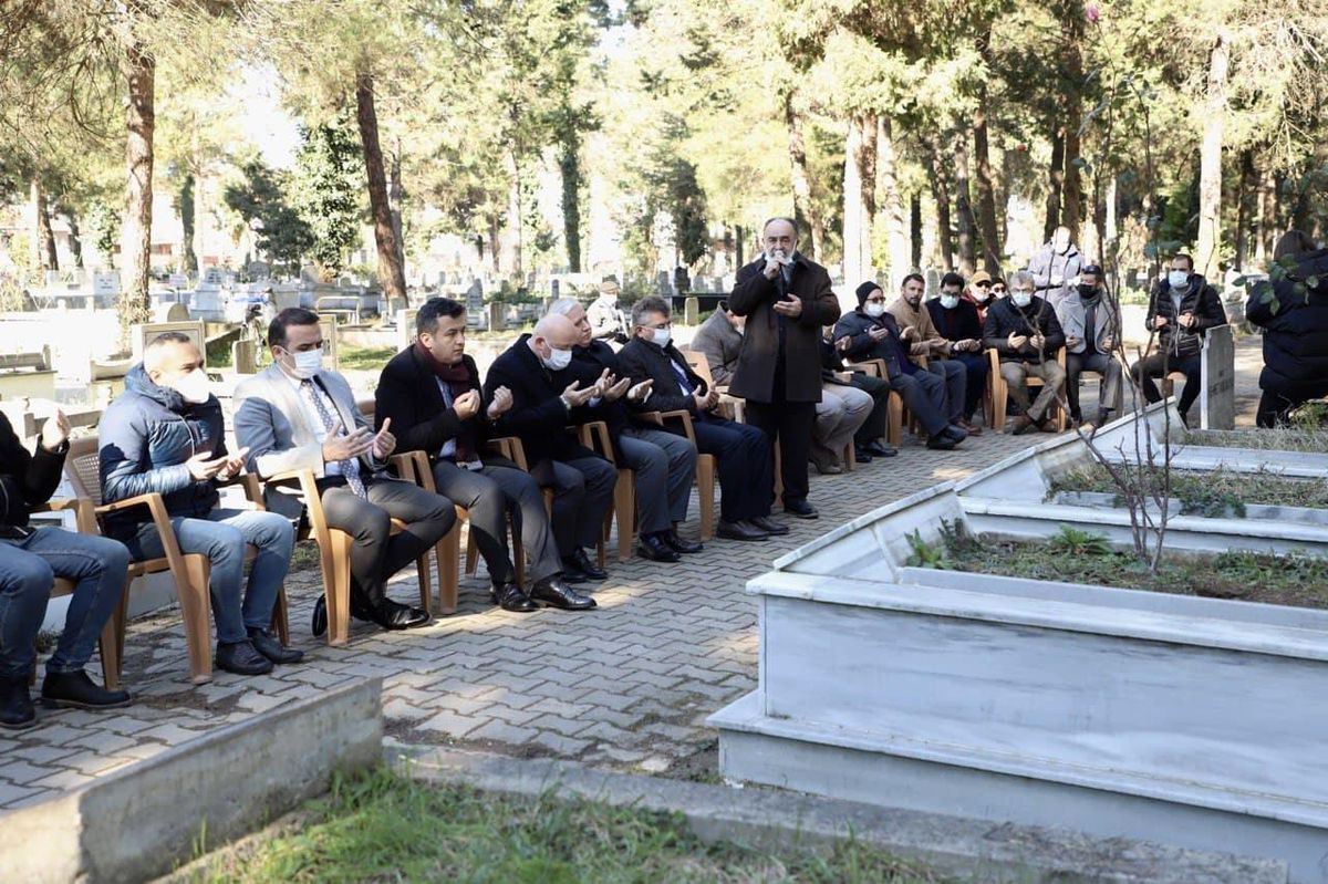 Hayırsever iş insanı Güneşdoğdu kabri başında anıldı