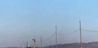 Parçalanmış lastikleri ve yerdeki tampon ile yoluna devam etti