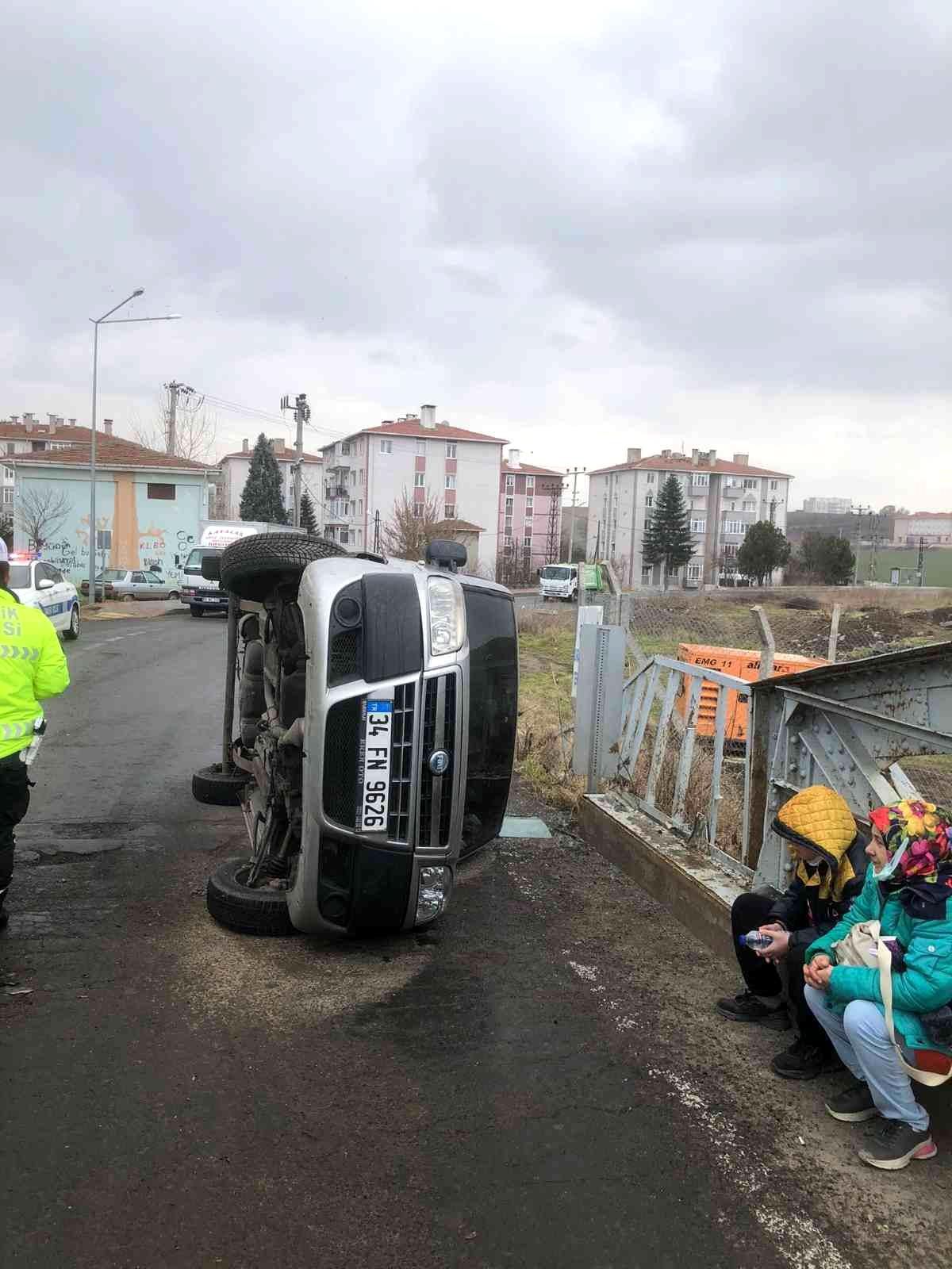 Tekirdağ\'da köprüde araç devrildi: 1 yaralı