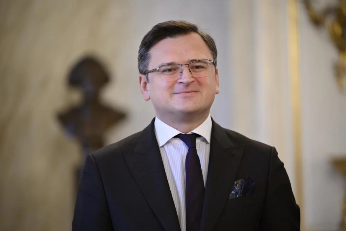 Ukrayna Dışişleri Bakanı Kuleba eski Almanya Başbakanı Schröder\'e yüklendi