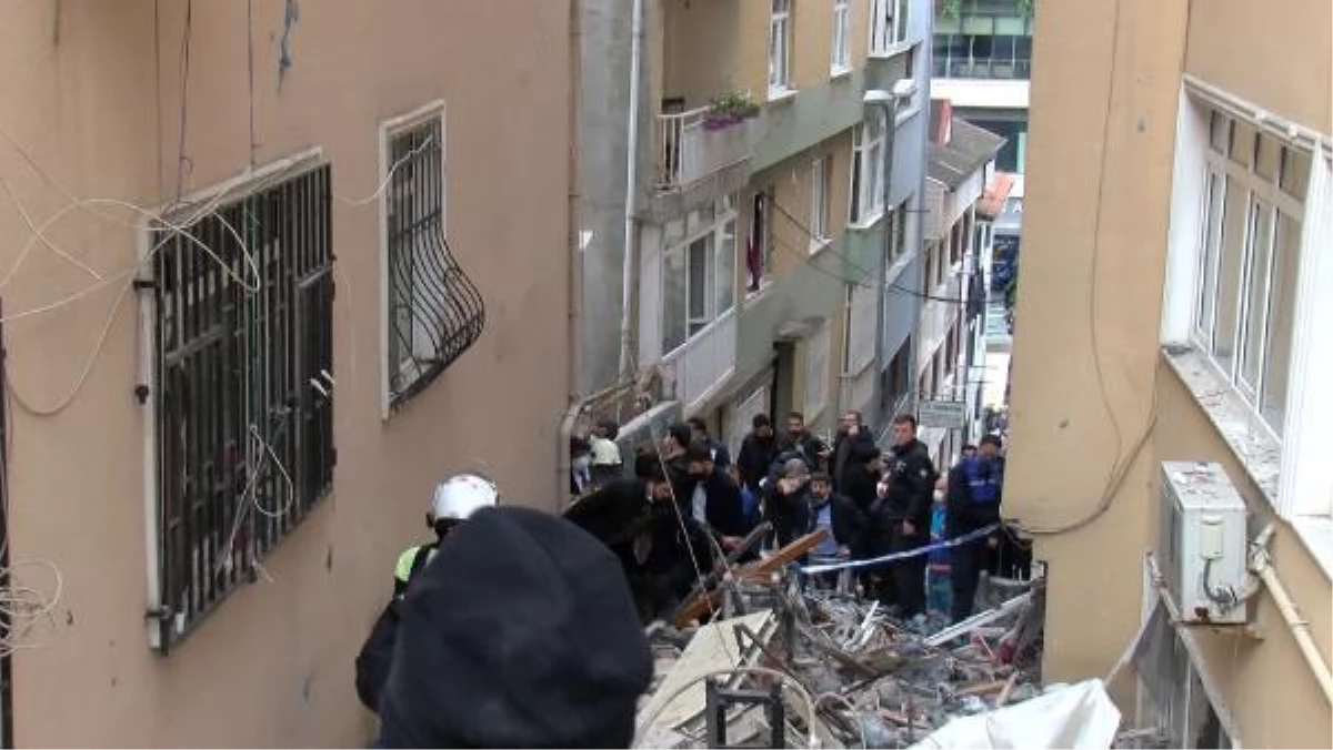 Son dakika haber | Üsküdar\'da binada patlama: 4 yaralı (3)