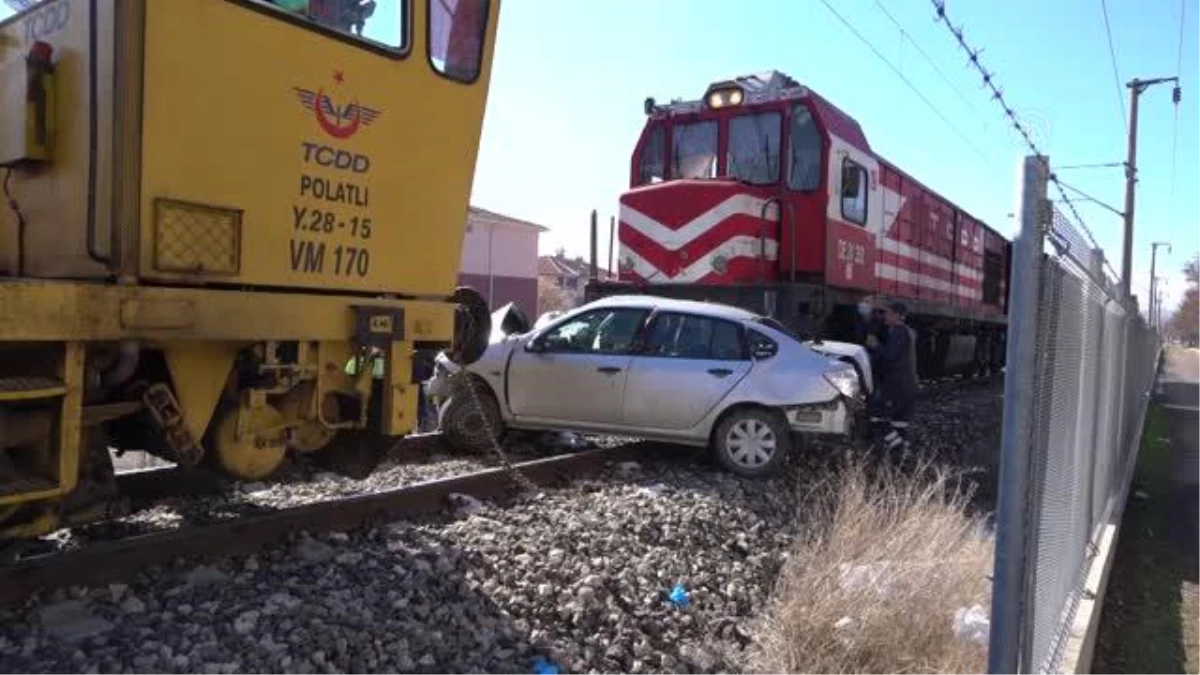 Son dakika haberleri: Yük treni otomobile çarptı, 1 kişi öldü, 1 kişi yaralandı