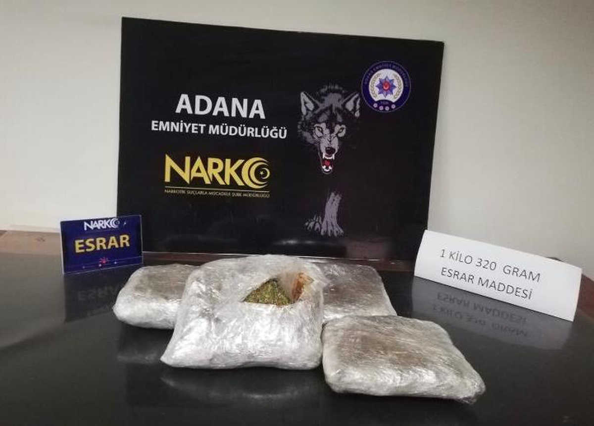 Adana\'da çantasında 1 kilo 320 gram esrar bulunan kişi tutuklandı
