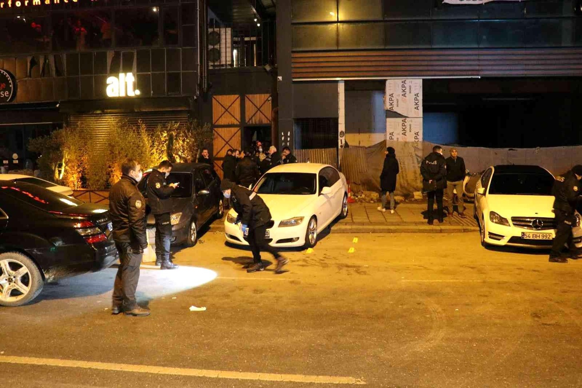 Alkollü eğlence mekanın kapısında 3 kişiyi yaralayan şüpheli tutuklandı