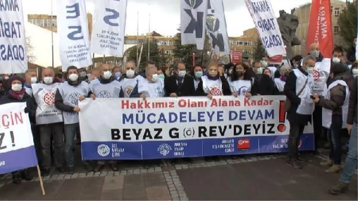 Ankara\'da sağlık çalışanları \'iş bırakma\' eylemi yaptı