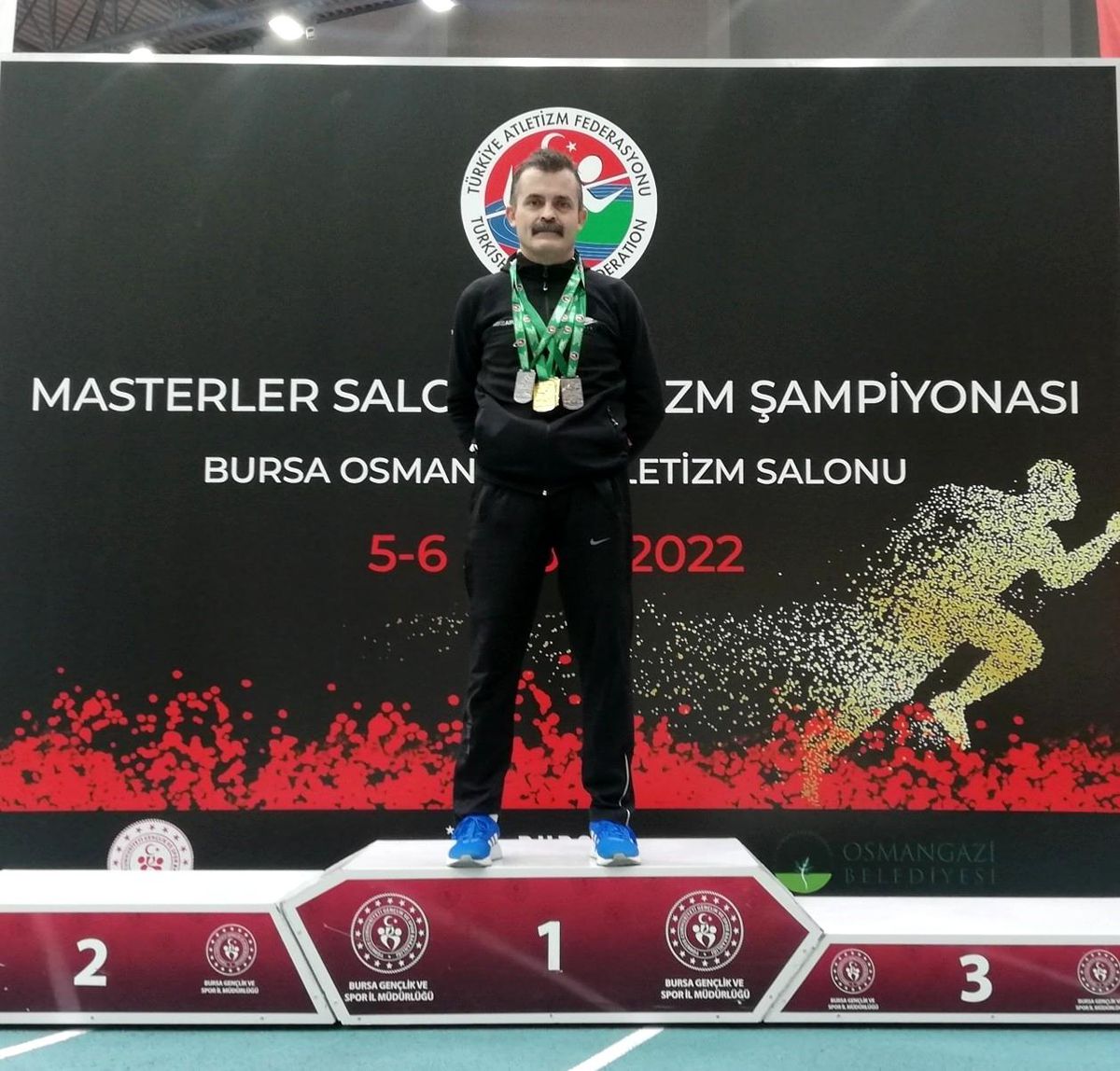 Aydınlı atlet madalyalara doymuyor