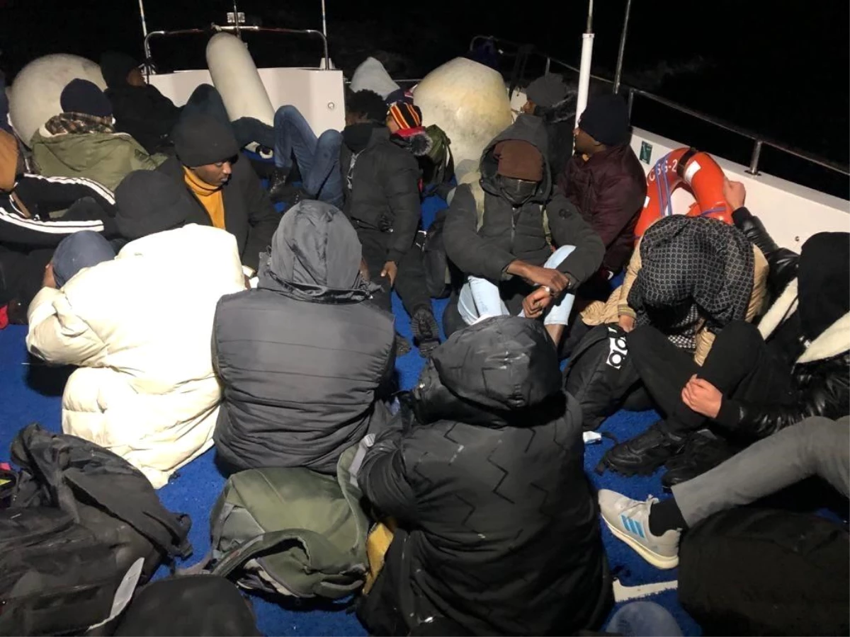 Son dakika haberi: Ayvalık\'ta denizde ölümle burun buruna gelen 20 düzensiz göçmen kurtarıldı