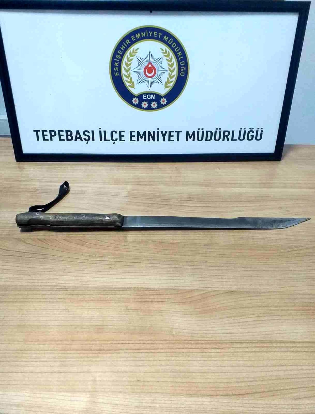 Bekçiler otomobilde sallama pala ele geçirdi