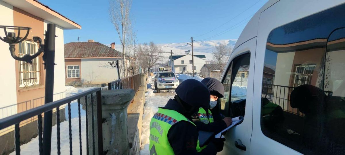 Son dakika haberleri! Bingöl\'de jandarma okul servislerini denetledi