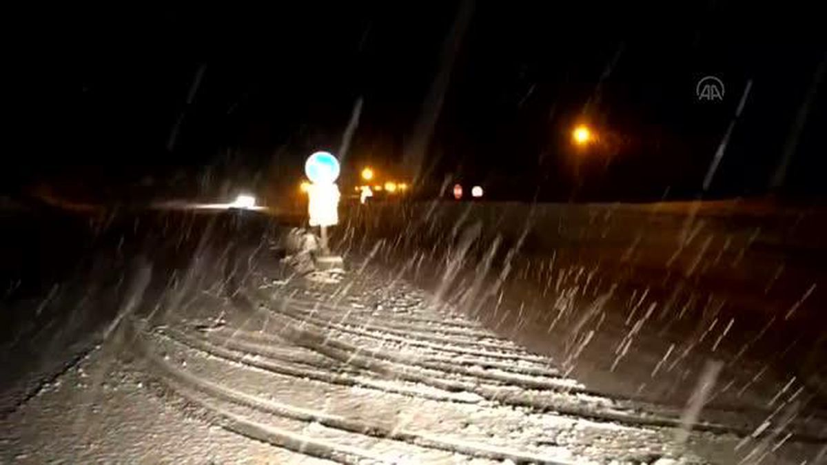 Bolu Dağı'nda kar yağışı etkisini gösteriyor