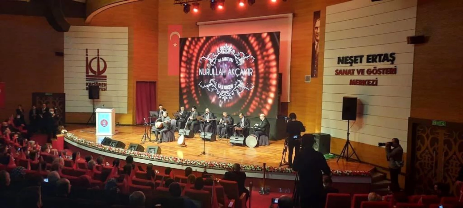 Erzurumlu halk müziği sanatçısı Nurullah Akçayır\'ın 41. sanat yılı özel konserine büyük ilgi