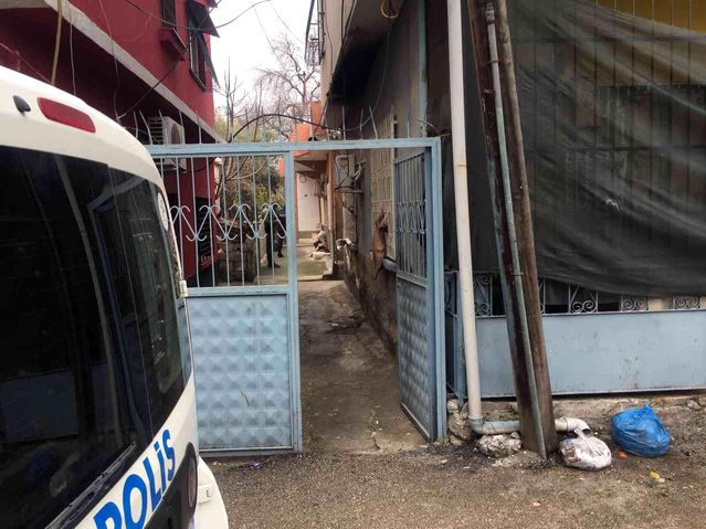 Genç kız sığındığı evde vuruldu