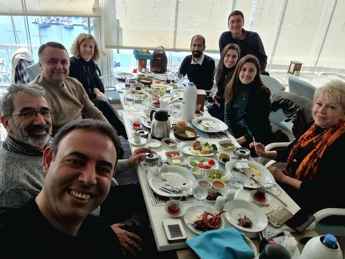 Genç mühendisler kahvaltıda buluştu
