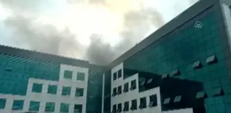 Son dakika haberi! Giresun Üniversitesi Turizm Fakültesi binasının çatısında çıkan yangın kontrol altına alındı - Drone