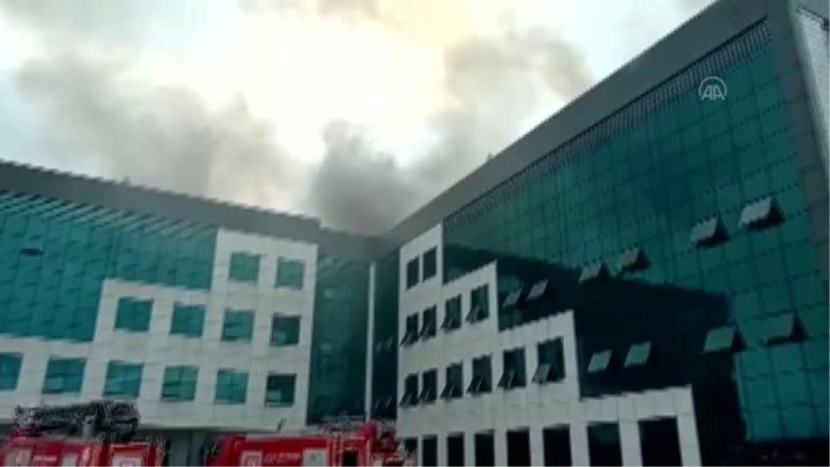 Son dakika haberi! Giresun Üniversitesi Turizm Fakültesi binasının çatısında çıkan yangın kontrol altına alındı - Drone