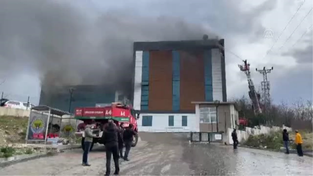 Giresun Üniversitesi Turizm Fakültesi binasının çatısında çıkan yangın söndürüldü - Vali Ünlü