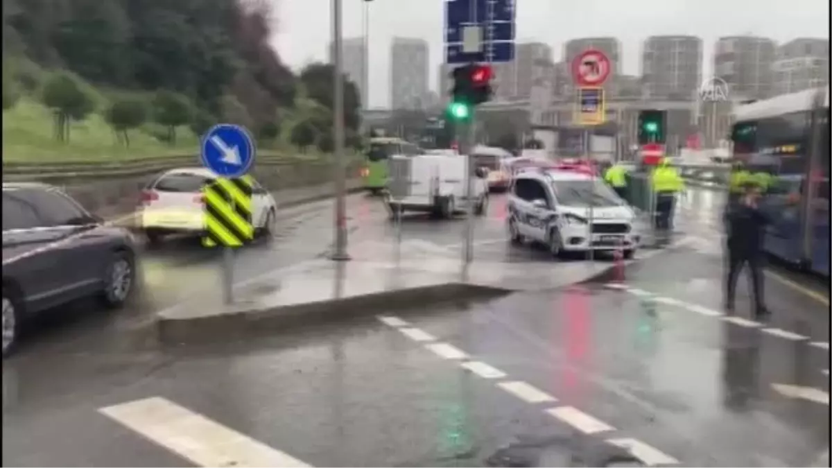 İstanbul\'da tramvayın çarptığı kadın ağır yaralandı