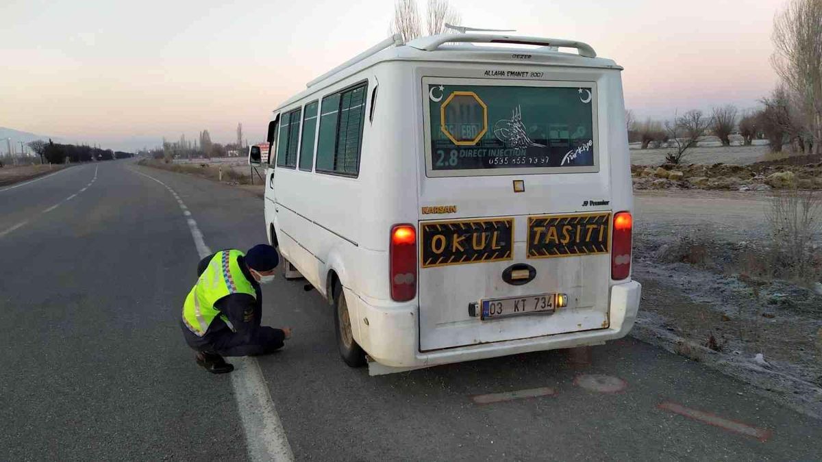 Jandarma ekipleri okul servis araçlarına yönelik denetim yaptı