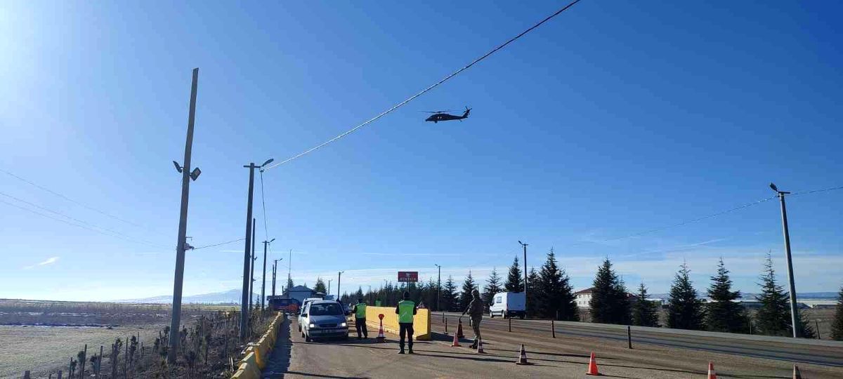 Jandarmadan helikopterli trafik denetimi