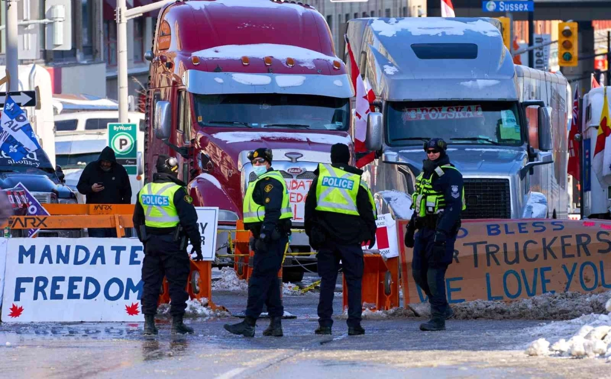 Son dakika haberleri! Kanada\'da aşı karşıtı kamyon sürücülerinin korna sesleri mahkeme kararıyla susturuldu