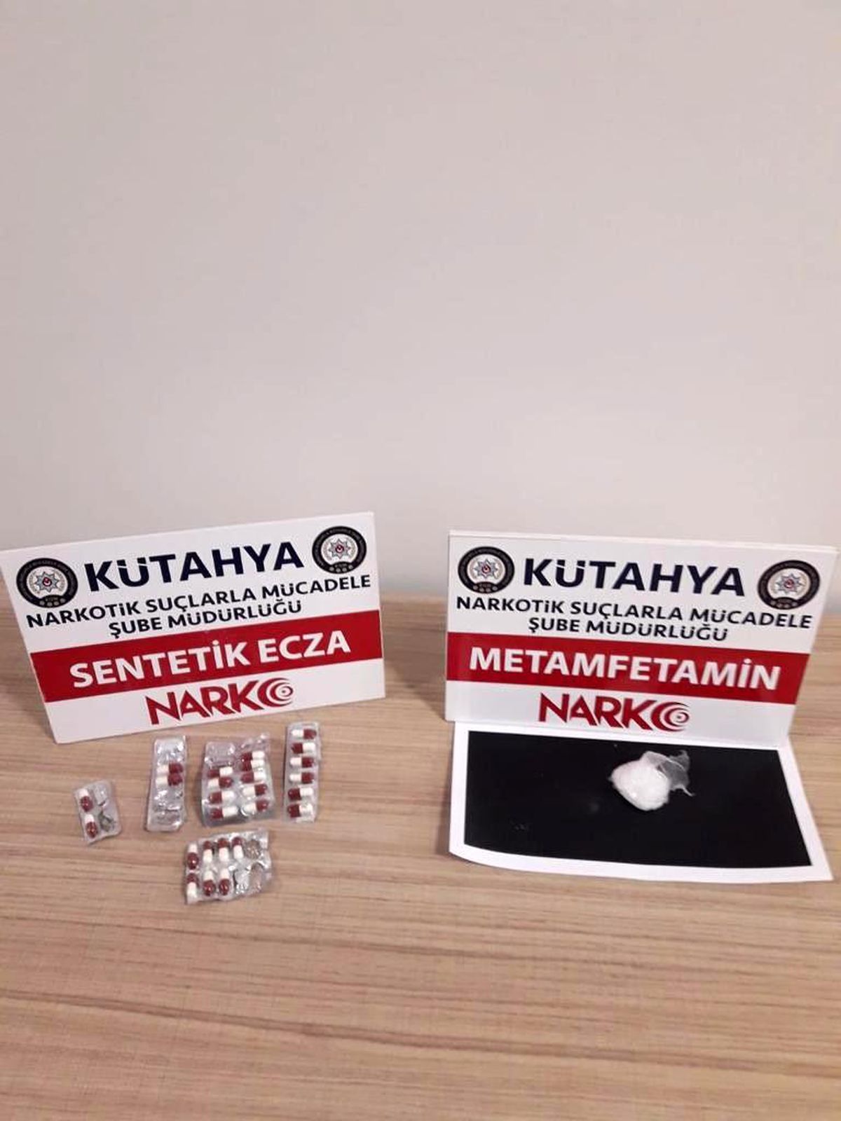 Kütahya\'da yakalanan 2 kişinin üzerinden uyuşturucu çıktı