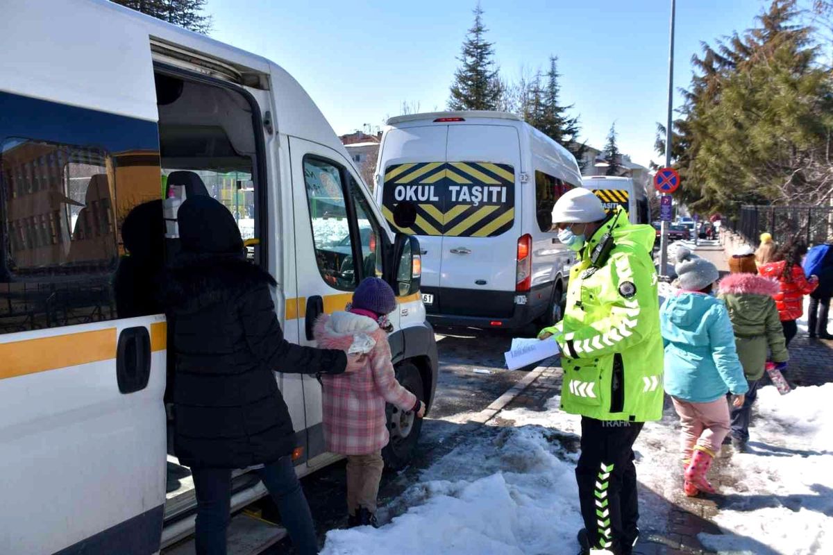 Nevşehir\'de servis araçları ve okul çevreleri denetlendi