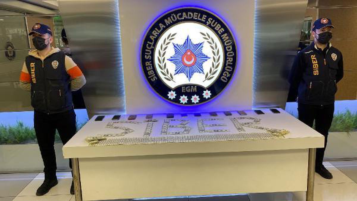 OPERASYONDA ELE GEÇİRİLEN SAHTE DOLARLAR SERGİLENDİ