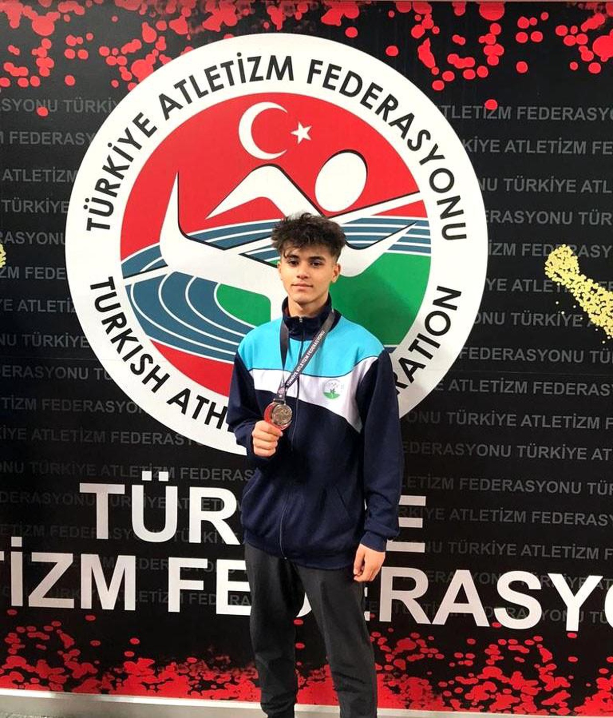 Osmangazili atletin madalya coşkusu