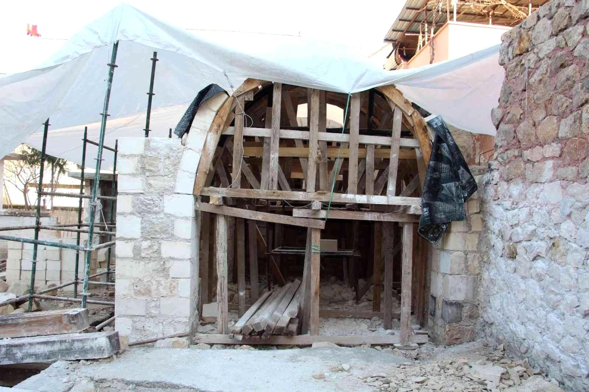 Siirt\'te ateşe verilen 130 yıllık camide restorasyon çalışması başladı