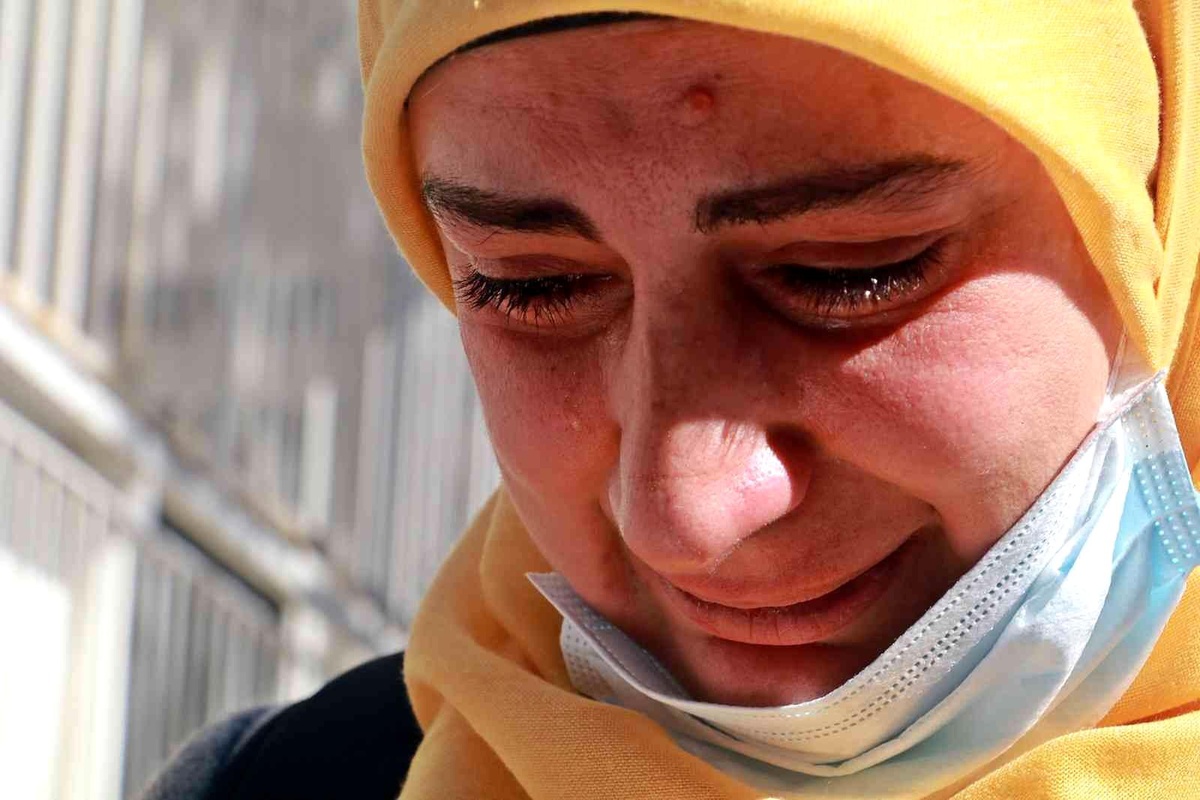 Sokak sokak geziyor, gözyaşları içerisinde ölümcül hastalığa yakalanan kedisini arıyor