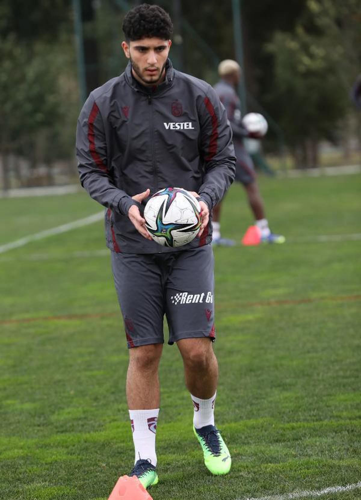 Son dakika haberi | Trabzonspor\'un yeni transferi Emrehan ilk idmanına çıktı