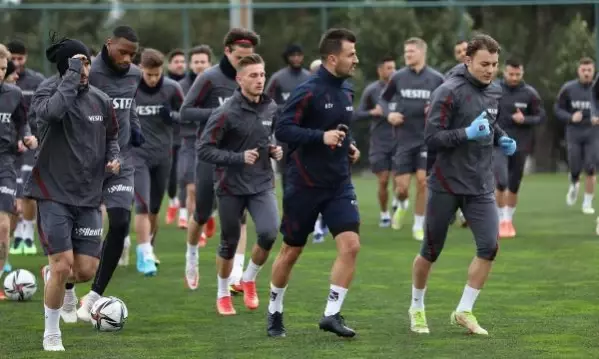 Son dakika haberi | Trabzonspor'un yeni transferi Emrehan ilk idmanına çıktı