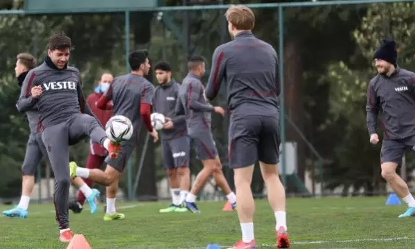 Son dakika haberi | Trabzonspor'un yeni transferi Emrehan ilk idmanına çıktı
