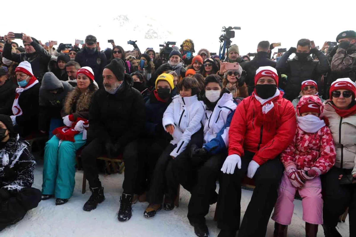 Vali Akbıyık: "Kar festivaline 20 bin kişi katıldı"