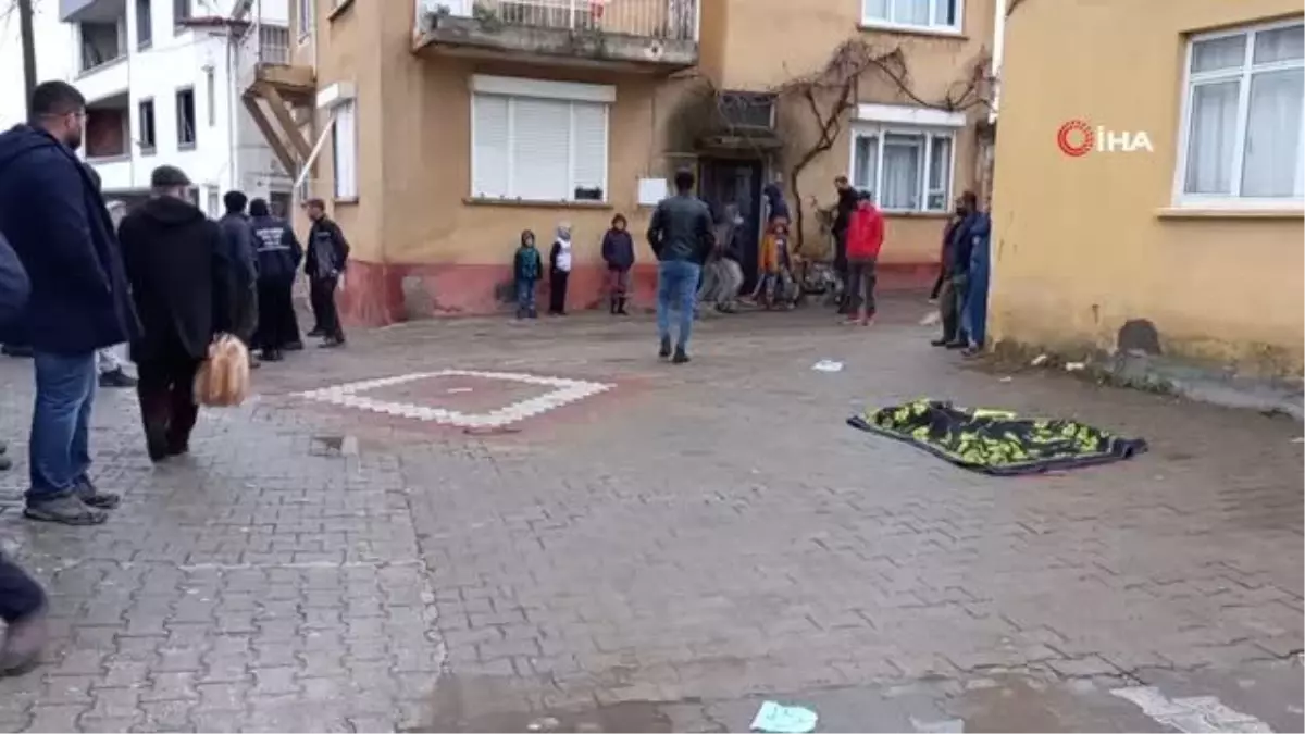 Yaşlı kadın kanal açıcı kamyonun altında kalarak can verdi