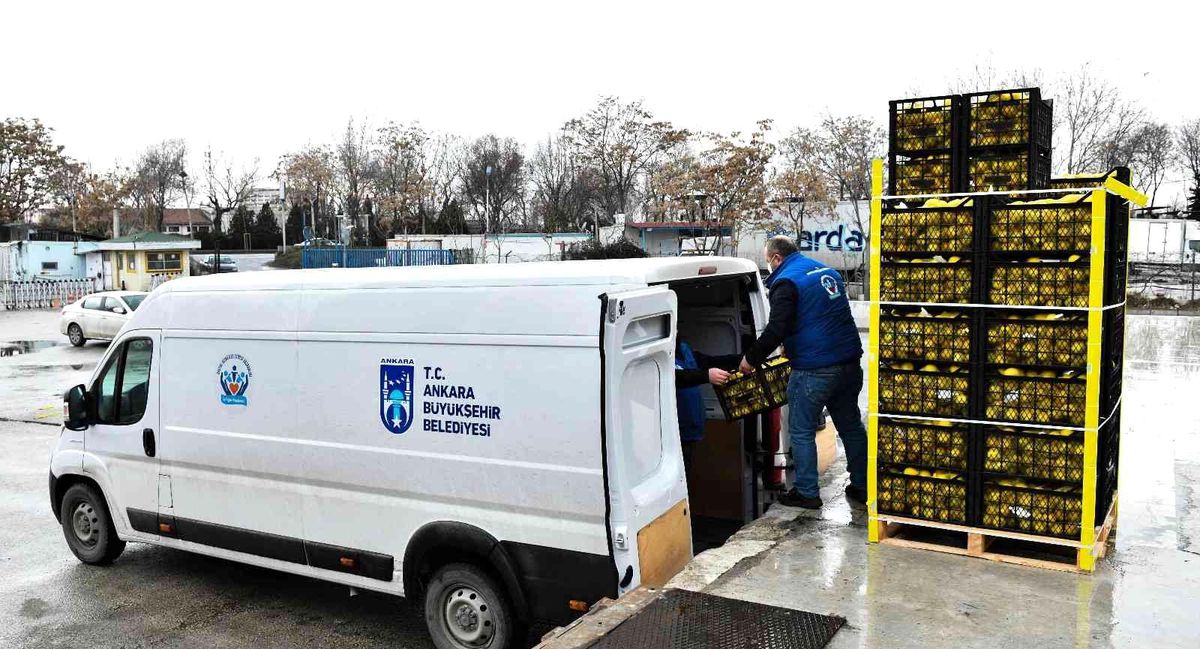 ABB, Mersinli limon üreticilerinden alınan limonları Başkentte sosyal yardım alan ailelere ulaştırdı