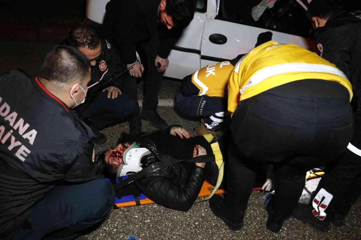 Adana otomobil ve cip çarpıştı: 3 yaralı