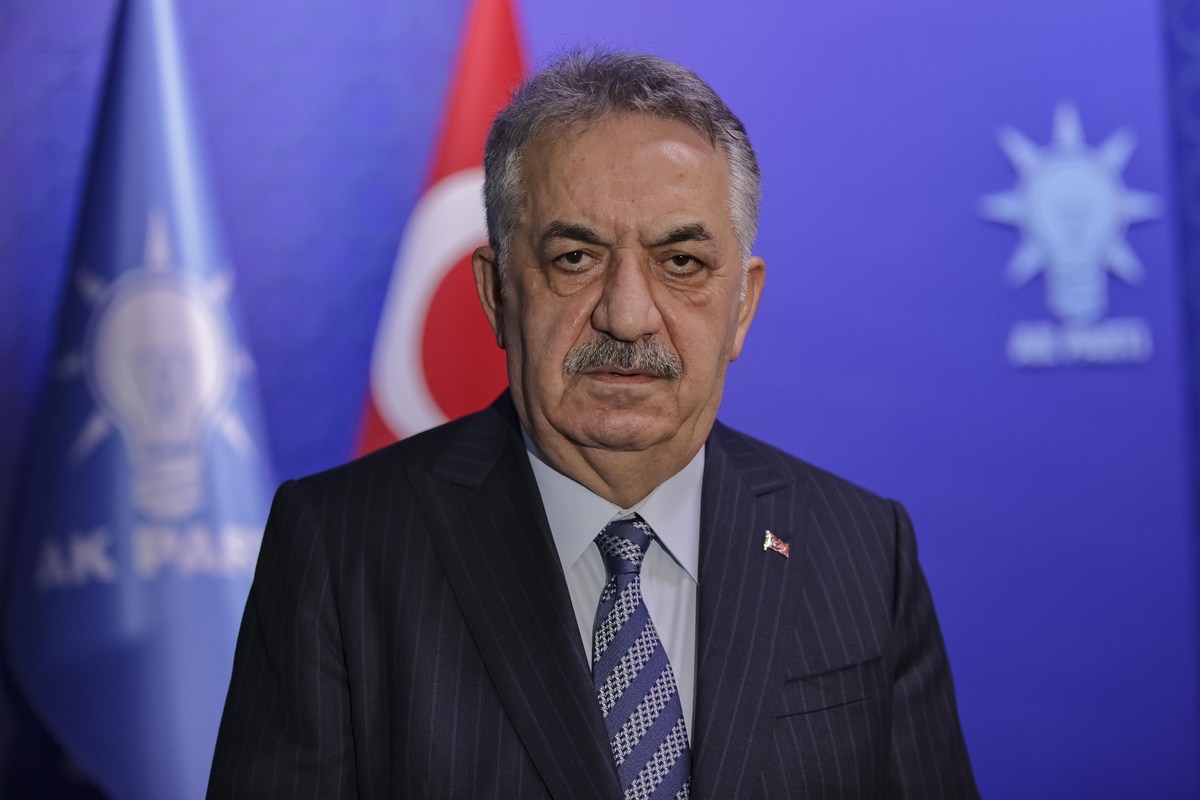 AK Parti\'li Hayati Yazıcı, Cumhurbaşkanı Erdoğan\'ın adaylığıyla ilgili tartışmaları değerlendirdi Açıklaması