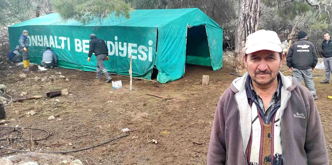 Antalya\'da ağılı çöken vatandaşa belediyeden çadır desteği