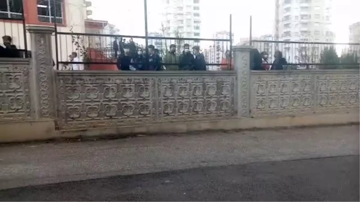 Son dakika haberi | Baba ve oğlu silahlı saldırıdan yara almadan kurtuldu