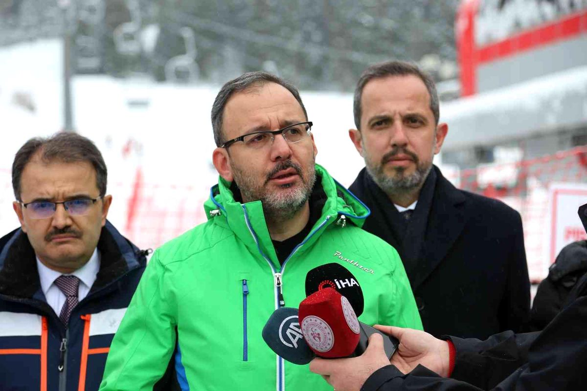 Bakan Kasapoğlu: "Daha büyük hedeflere sporcularımızla, millet olarak yürüyeceğiz"