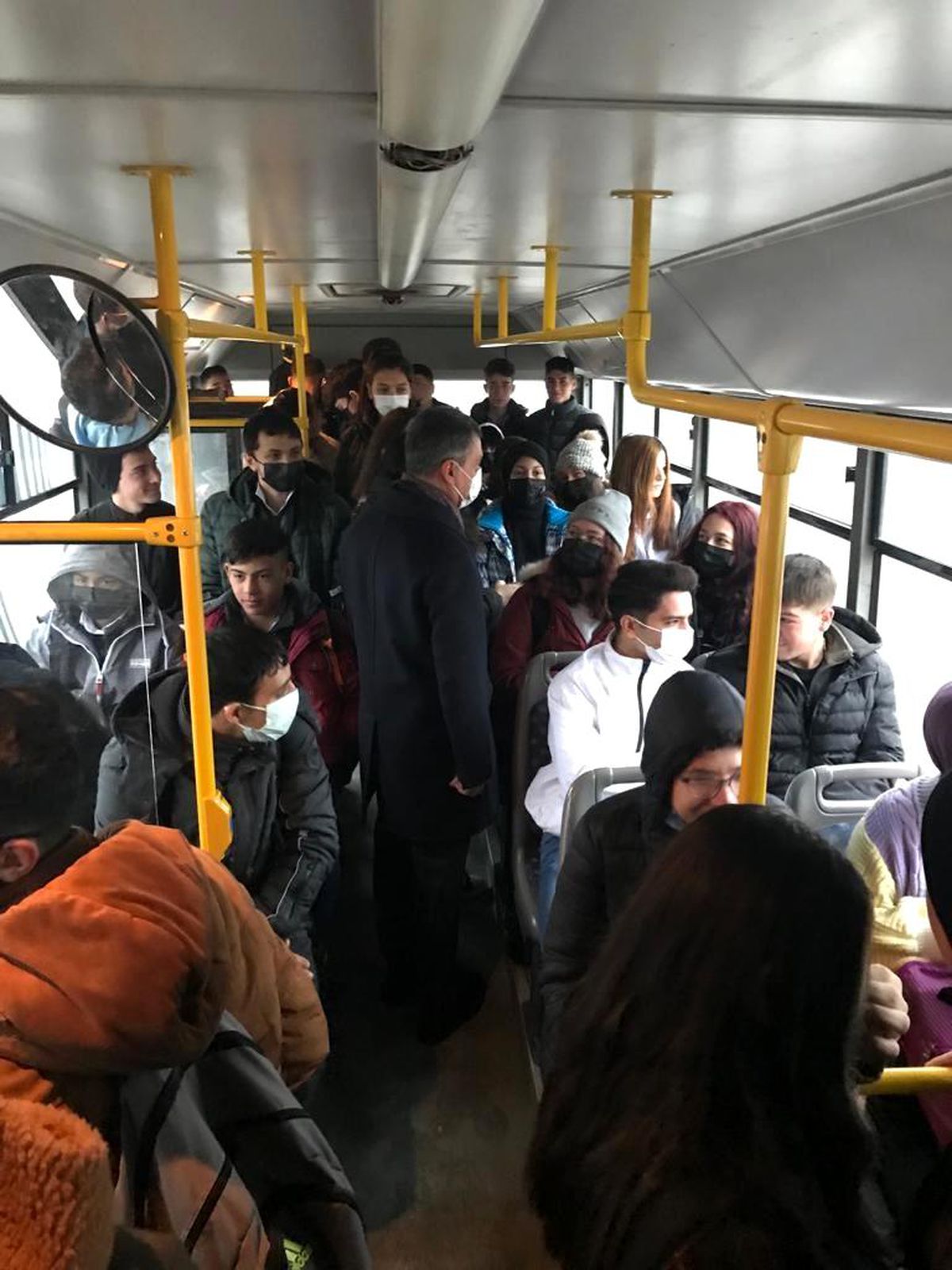 Başkan Şimşek'ten öğrenci servislerine anlamlı ziyaret