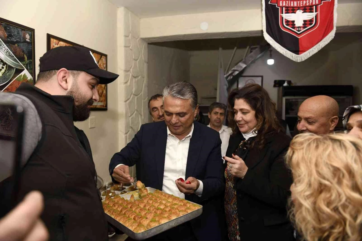 Başkan Uysal, Gaziantepliler Derneği\'nin açılışına katıldı