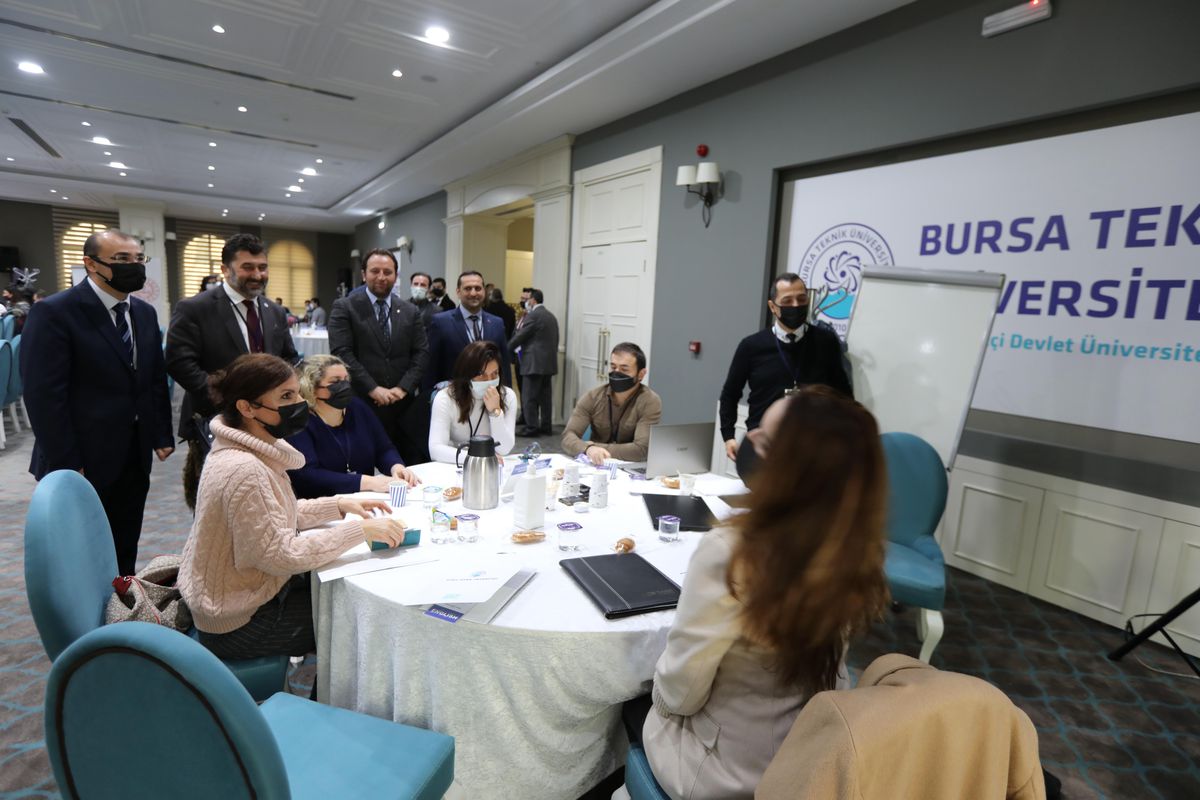 Bursa\'daki çalıştayda lise ve üniversitelerde İngilizce öğretimi ele alındı