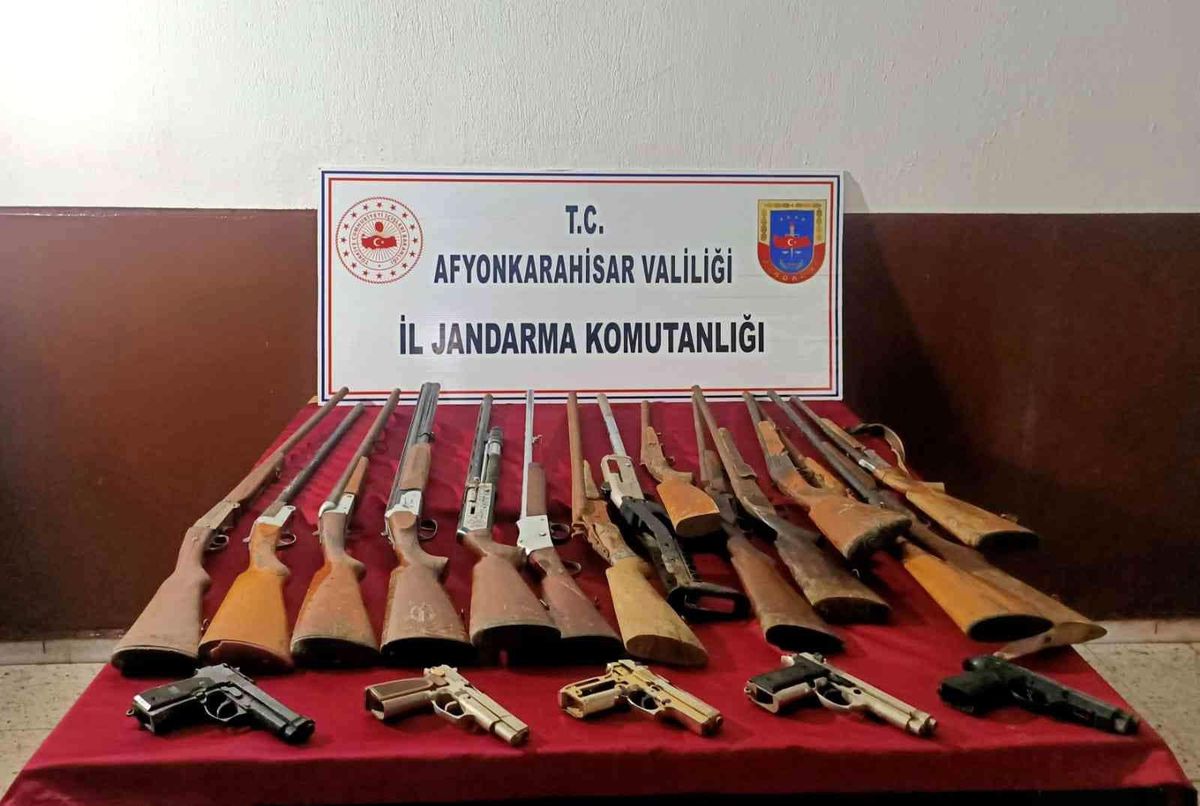 Çiftlik evine yapılan baskında cephaneliğe yetecek silah ele geçirildi