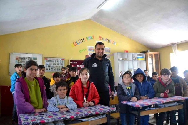 Erzurum'da Off-Road tutkunları depremzede çocukları sevindirdiler