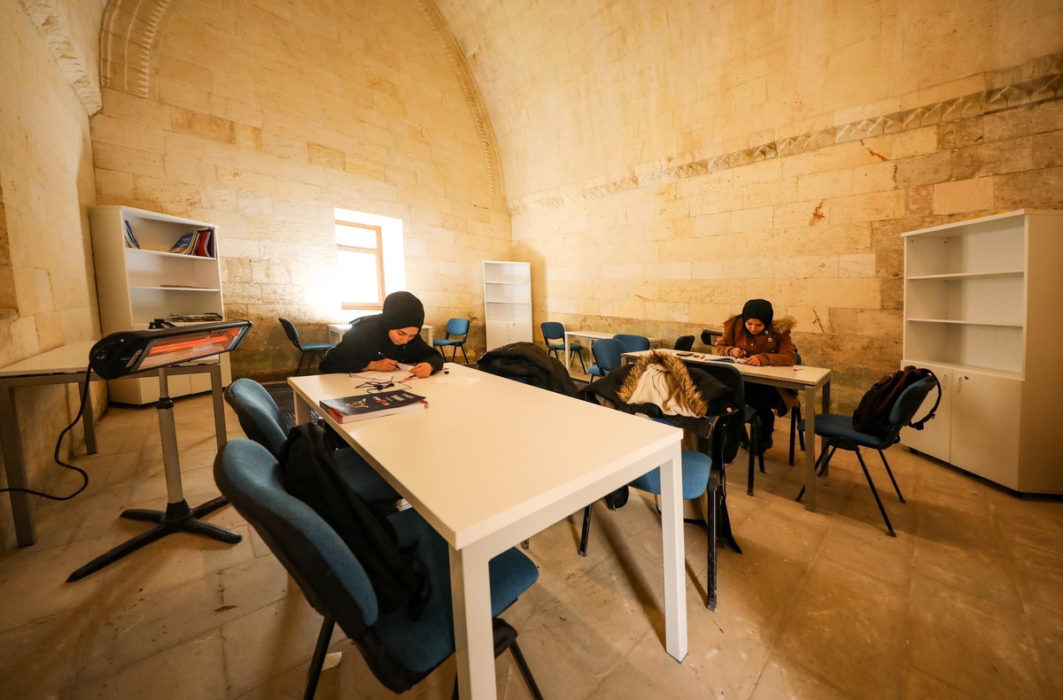 Diyarbakır\'da tarihi Hatuniye Medresesi öğrencilerin eğitim yuvası oldu