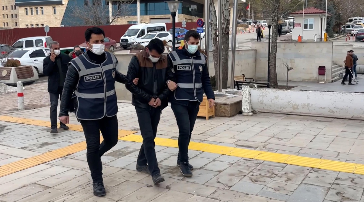 Elazığ\'da hırsızlık yaptıkları gerekçesiyle iki şüpheli tutuklandı