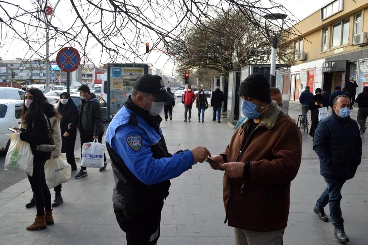 Son dakika haberi: Erzincan polisi iletişim yolu ile dolandırıcılığa ve hırsızlara karşı vatandaşları uyardı